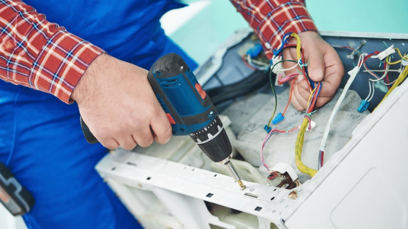 Ahmetli Mitsubishi Mitsubishi çamaşır makinesi kart tamiri – Su almama arızası orijinal parça ile giderildi. - Teknik servis örneği